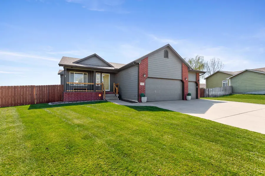 1202 N Oak St, Goddard, KS 67052 - #2