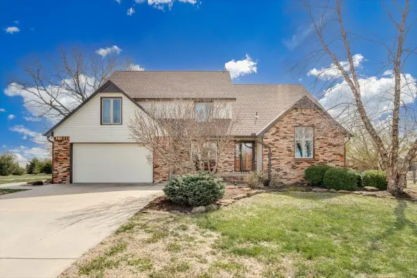 1625 E Sunnydale Lake Cir, Valley Center, KS 67147