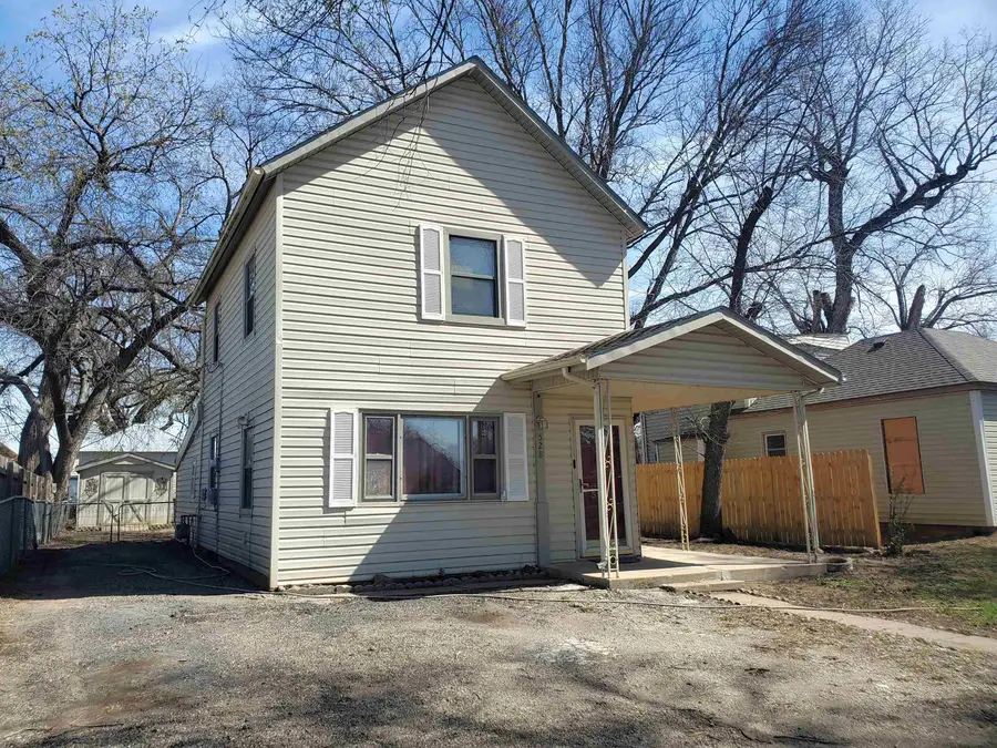 528 N 12th St, Salina, KS 67401 - #2