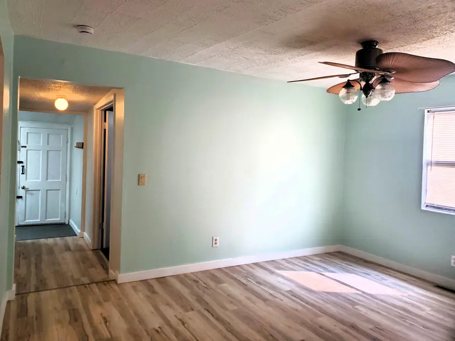 528 N 12th St, Salina, KS 67401 - #3