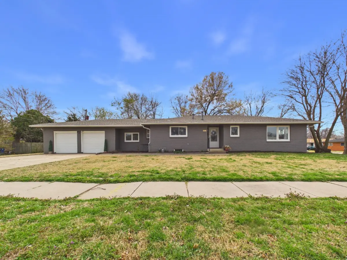 7701 E Lincoln St, Wichita, KS 67207 - #1