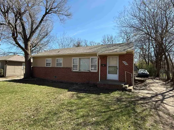 7301 E Castle Dr., Wichita, KS 67207