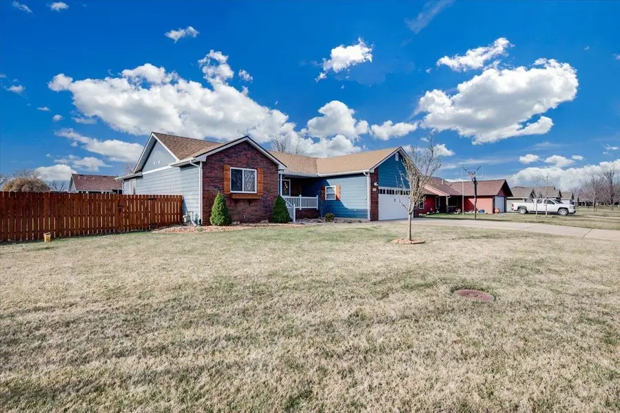 1811 E 26th Ave, Hutchinson, KS 67502 - #3