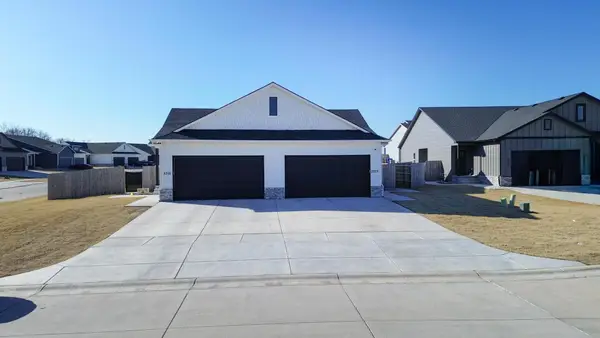 5333 Pinecrest Ct N, Wichita, KS 67220