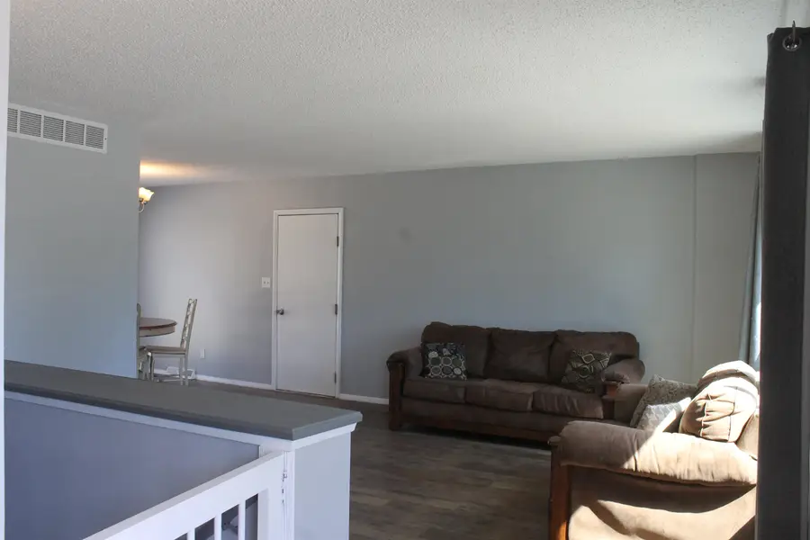 524 W 1st St, Valley Center, KS 67147 - #2