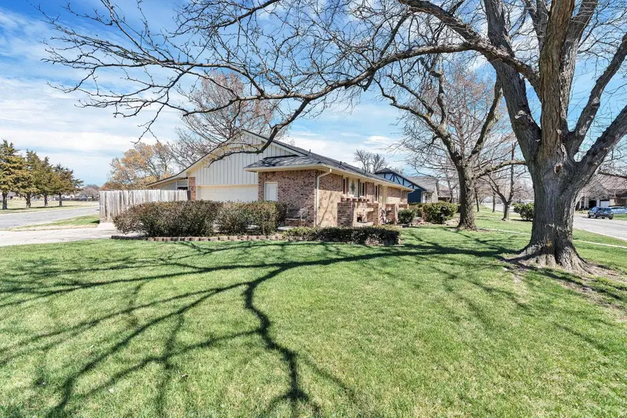 6902 E 14th St N, Wichita, KS 67206 - #2