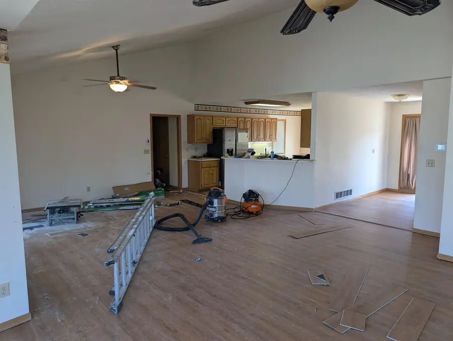 402 Pine Ridge Dr, Salina, KS 67401 - #3