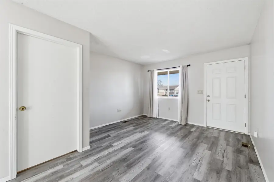 1323 W Nottingham Cir, Wichita, KS 67204 - #3