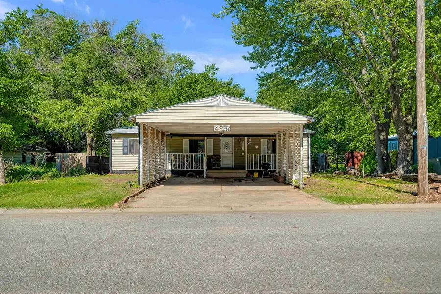 4851 S Bluff St, Wichita, KS 67210 - #2