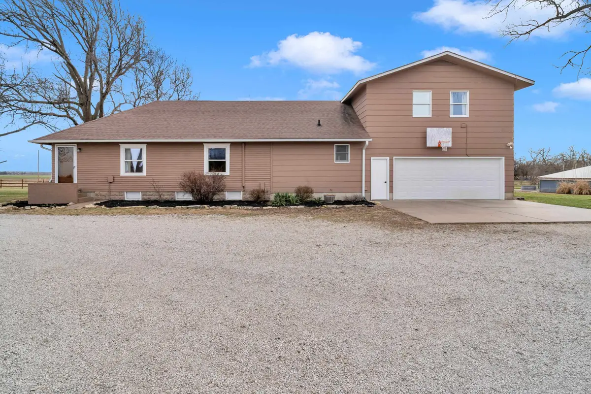 2935 Buckskin Rd, Moundridge, KS 67107 - #1
