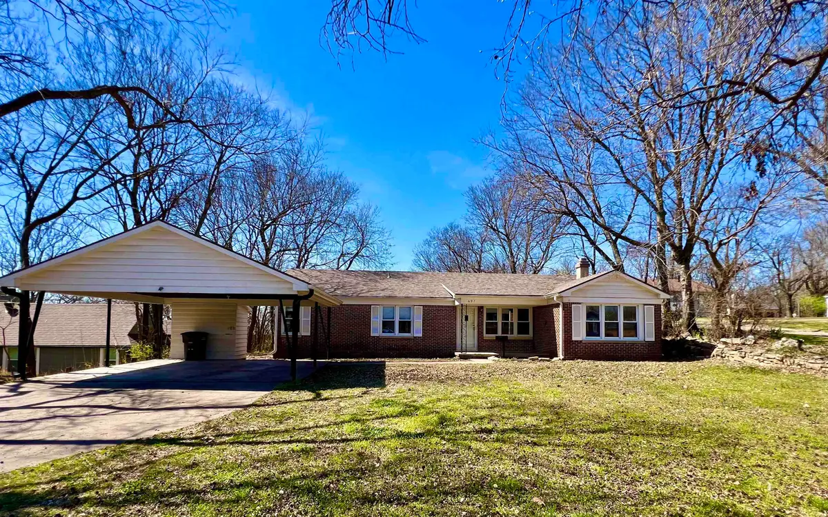 607 N 9th, Arkansas City, KS 67005 - #1