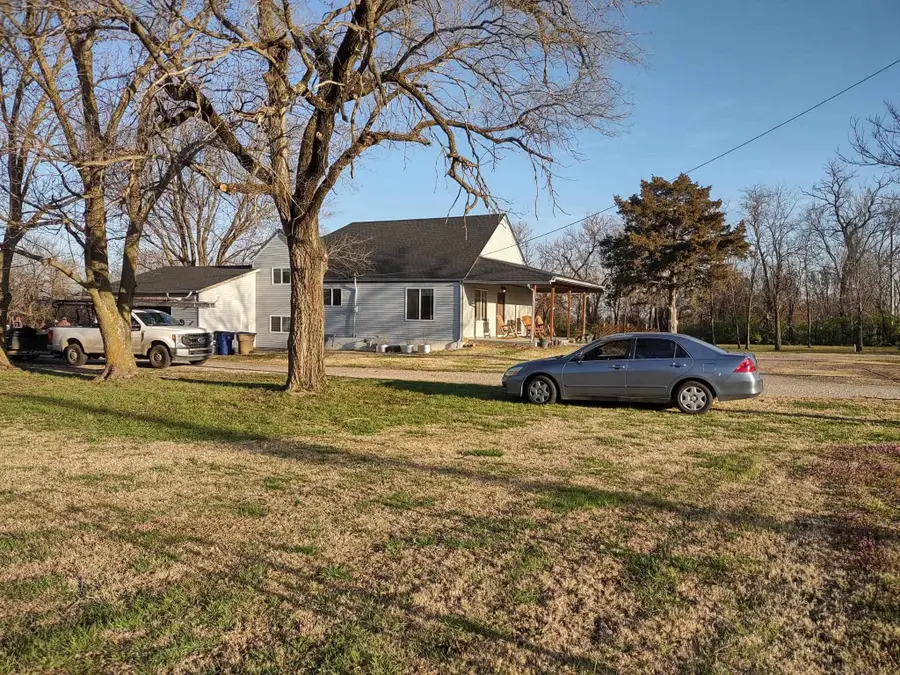 8417 N Broadway St, Valley Center, KS 67147 - #2