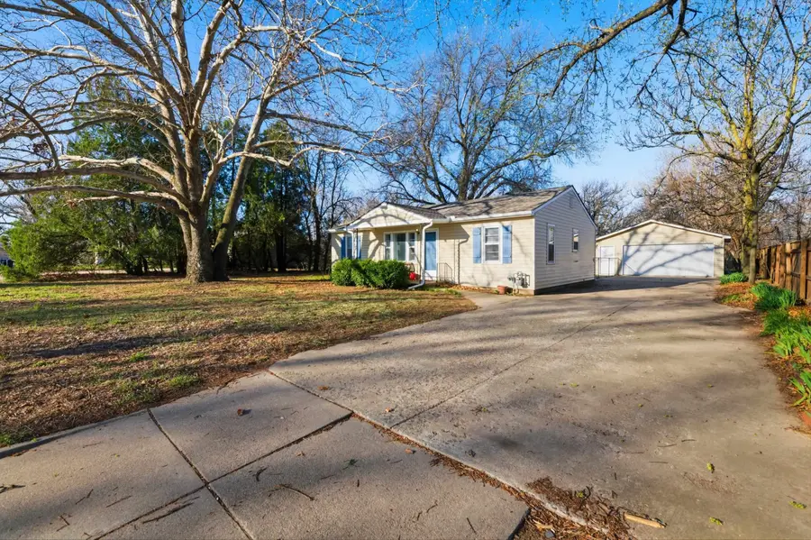 817 N Doris St, Wichita, KS 67212 - #2