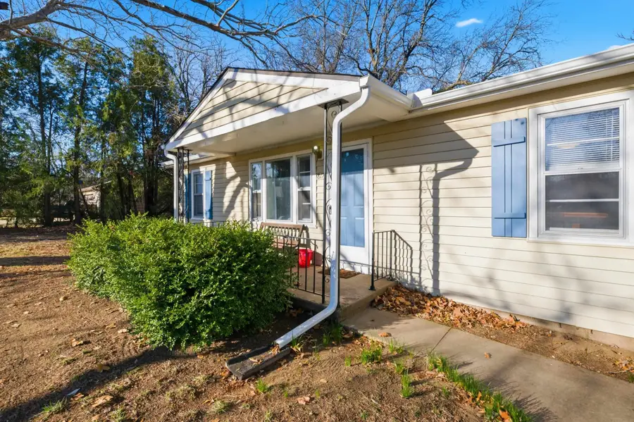 817 N Doris St, Wichita, KS 67212 - #3