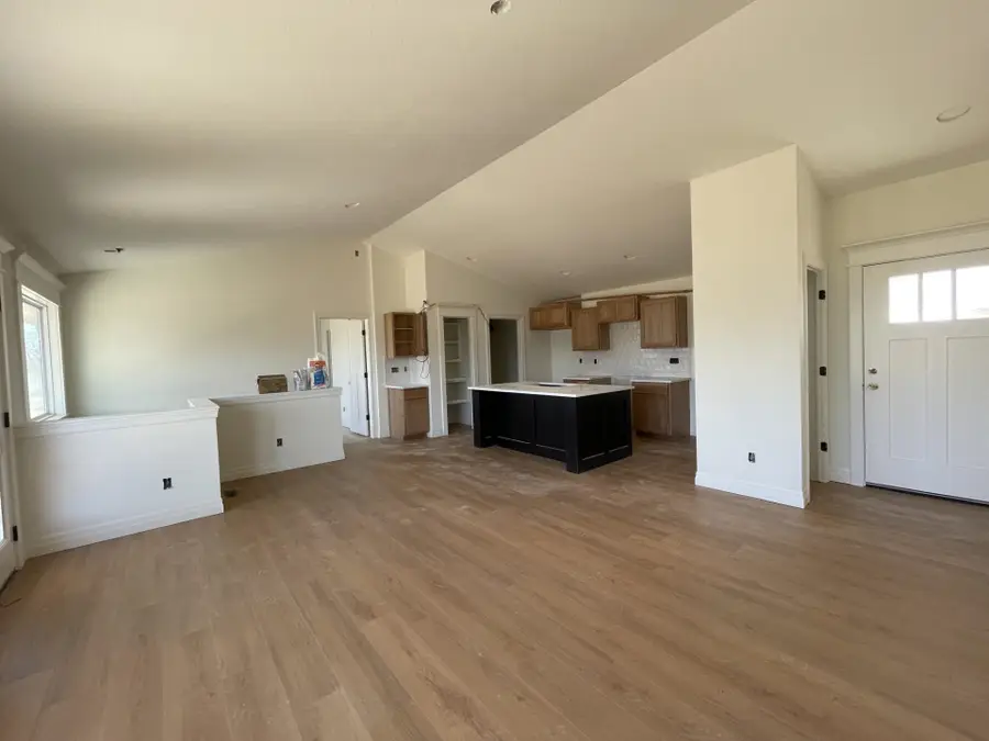 1611 E Arrowhead St, Andover, KS 67002 - #2