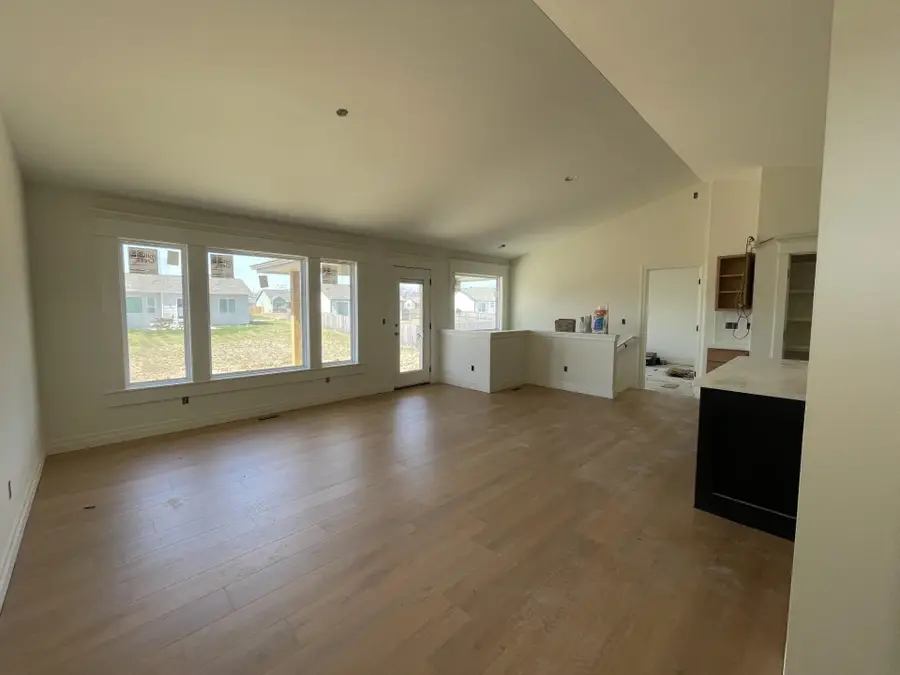 1611 E Arrowhead St, Andover, KS 67002 - #3