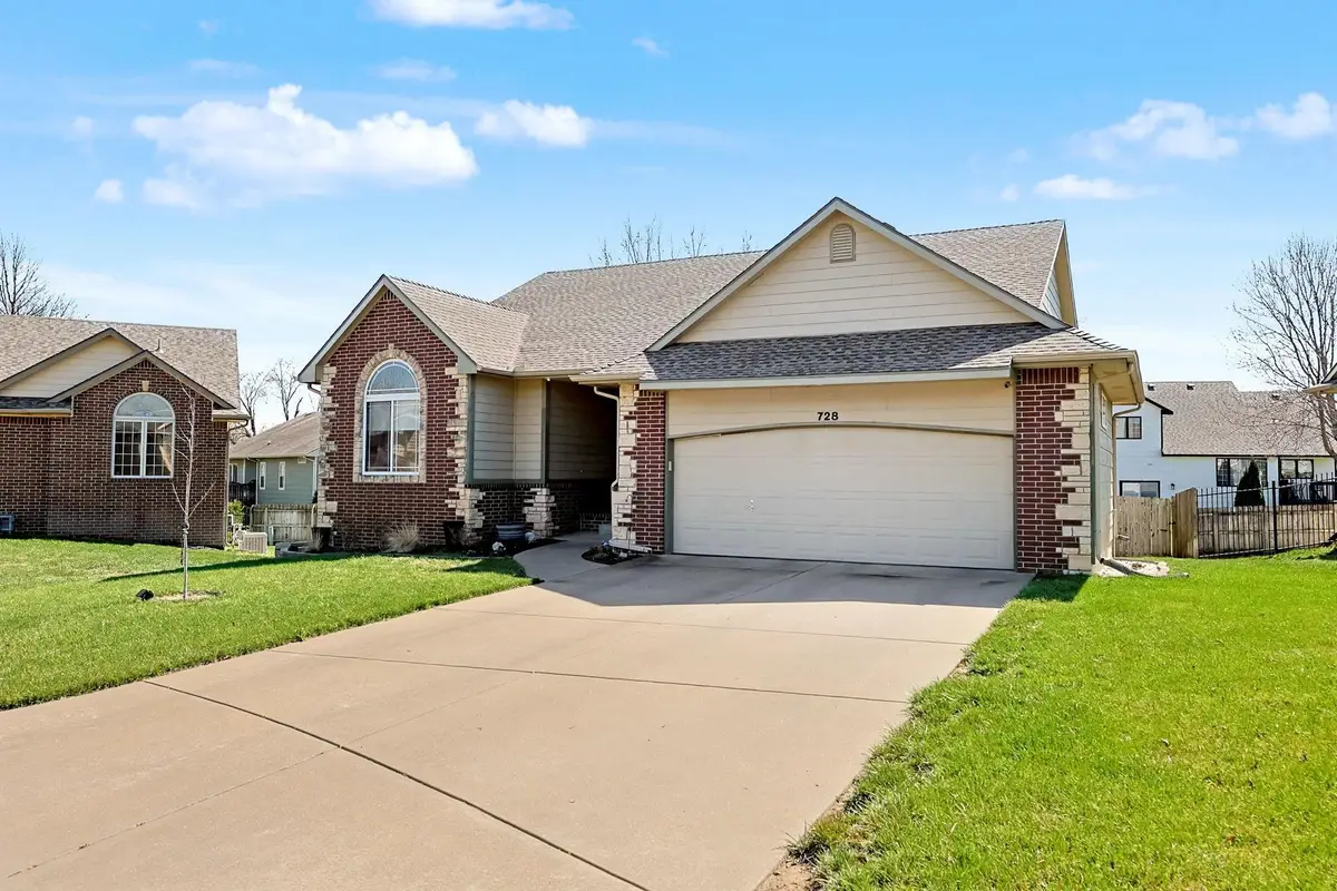 728 N Timberleaf Cir, Derby, KS 67037 - #1