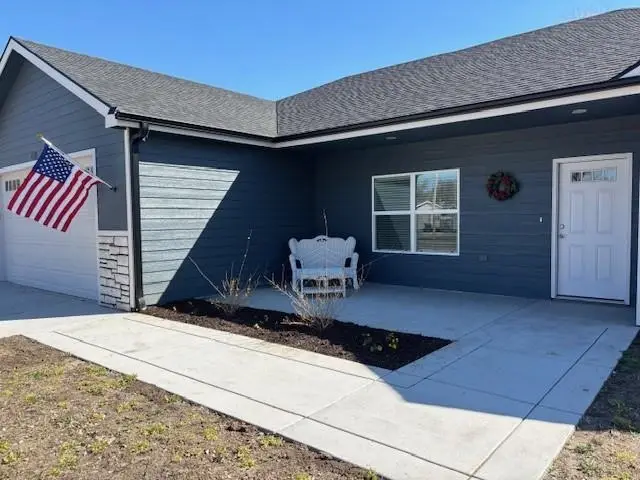 108 E 5th St, Solomon, KS 67480 - #1