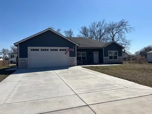 108 E 5th St, Solomon, KS 67480 - #3