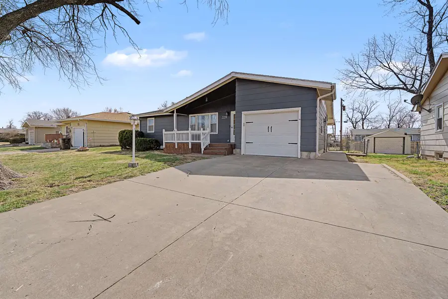 2228 Edward St, Salina, KS 67401 - #2