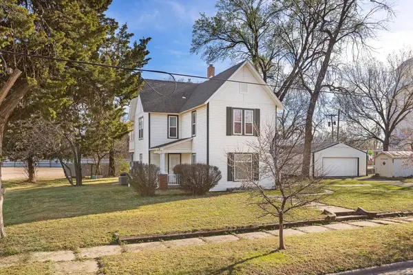 109 E 2nd St, Haven, KS 67543