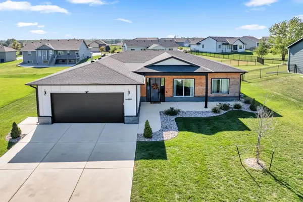 5237 N Cambridge, Bel Aire, KS 67226