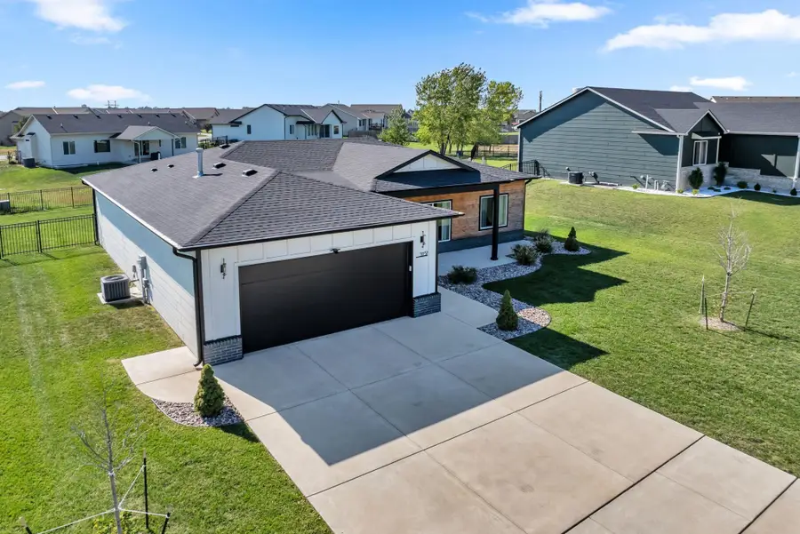 5237 N Cambridge, Bel Aire, KS 67226 - #3