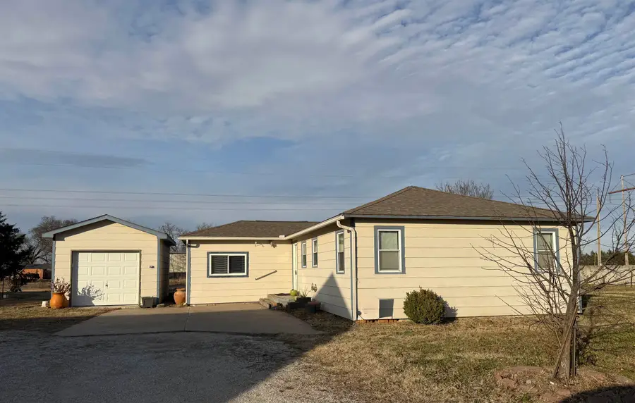 5943 N Ridge Rd, Maize, KS 67101 - #2