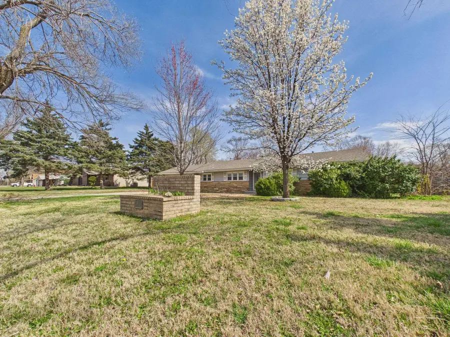 4 Louis Dr, Mulvane, KS 67110 - #2