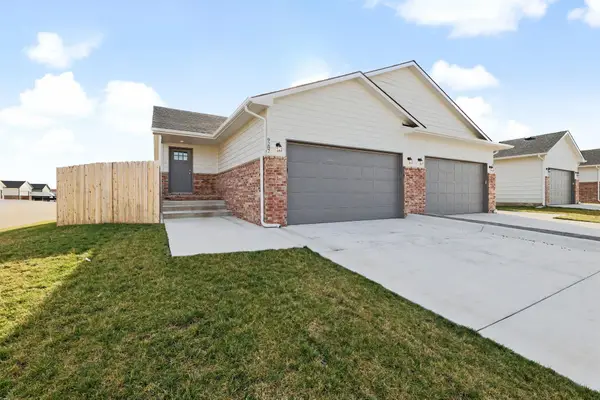 9285 E Fox Pointe, Bel Aire, KS 67226