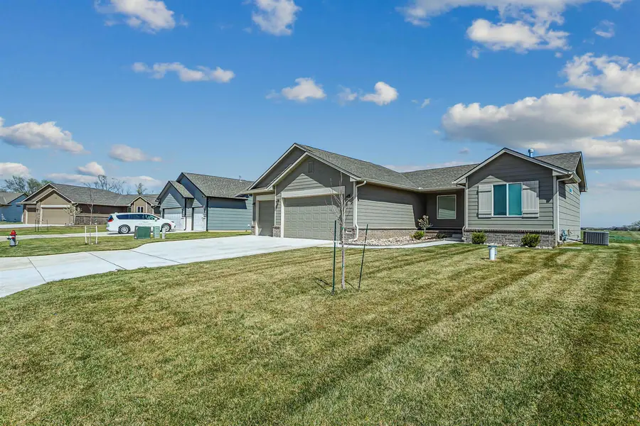 4560 N Atherton St, Maize, KS 67101 - #2