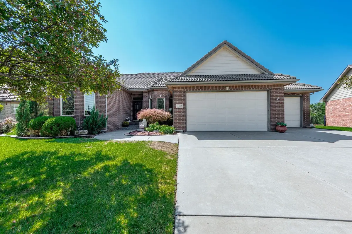 3209 W Bayview St, Wichita, KS 67204 - #1