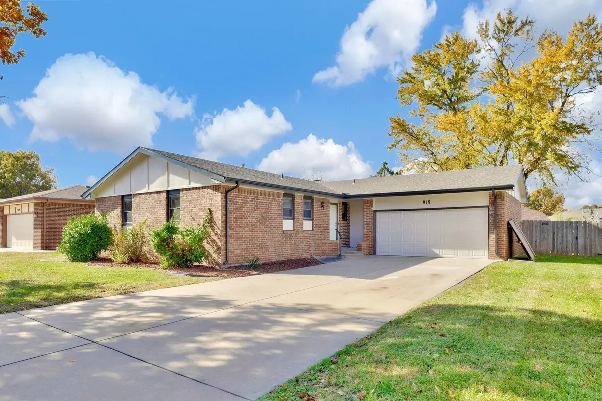 919 S Cypress St, Wichita, KS 67207 - #1