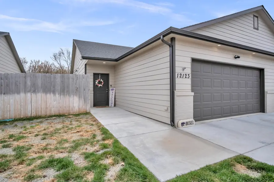 12123 W Shadow Lakes St, Wichita, KS 67205 - #2