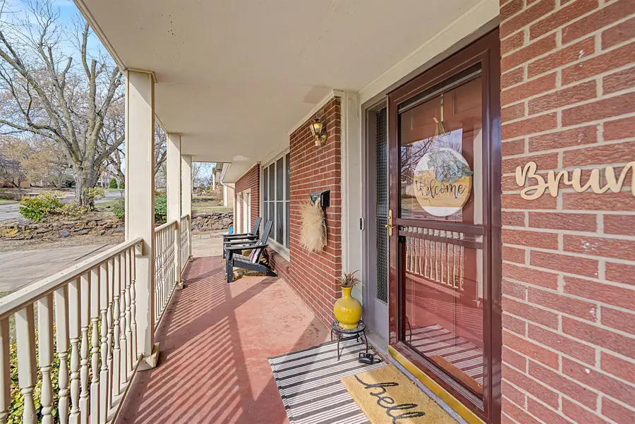 2235 Edgehill Rd, Salina, KS 67401 - #2