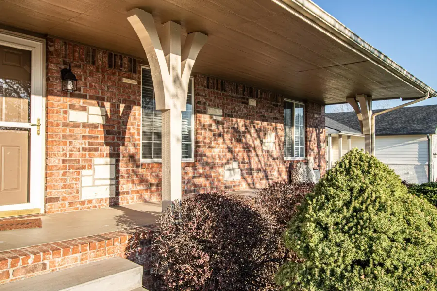 915 N Cedar Brook Cir, Mulvane, KS 67110 - #2