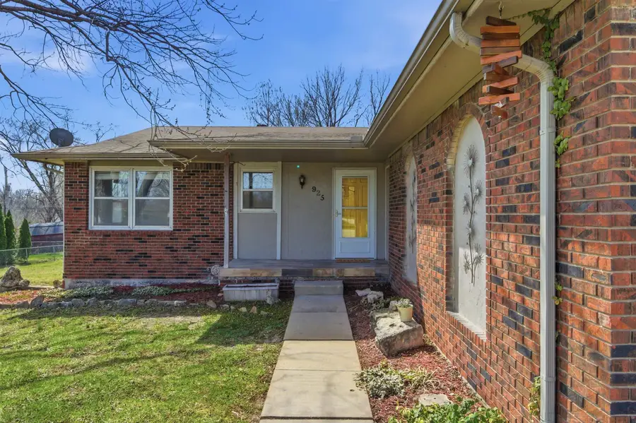 925 E Betsy Ross Dr, Andover, KS 67002 - #3