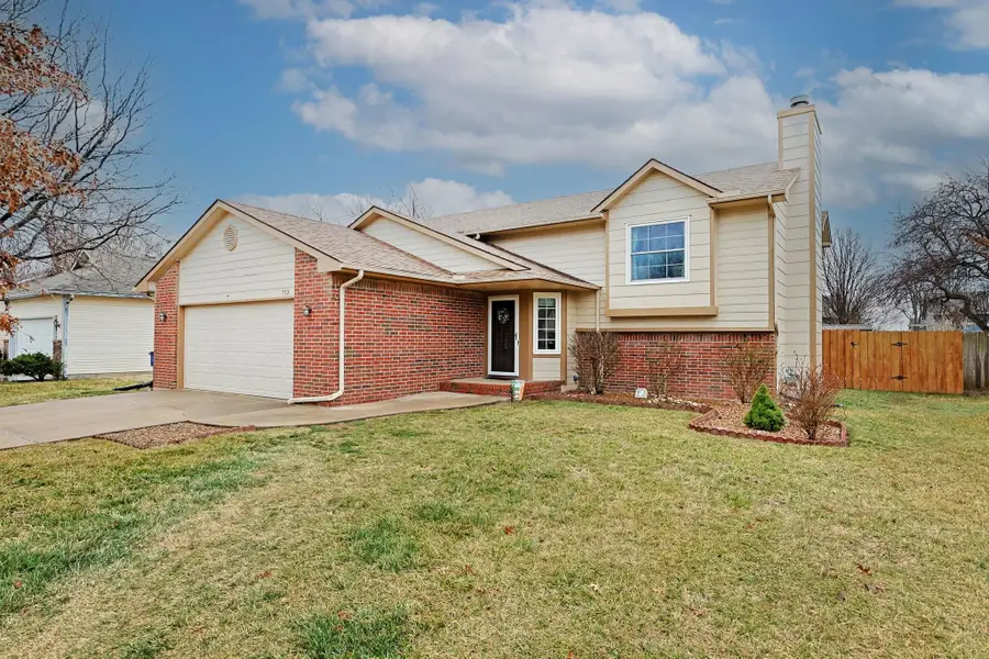 713 High Plains Cir, Maize, KS 67101 - #2