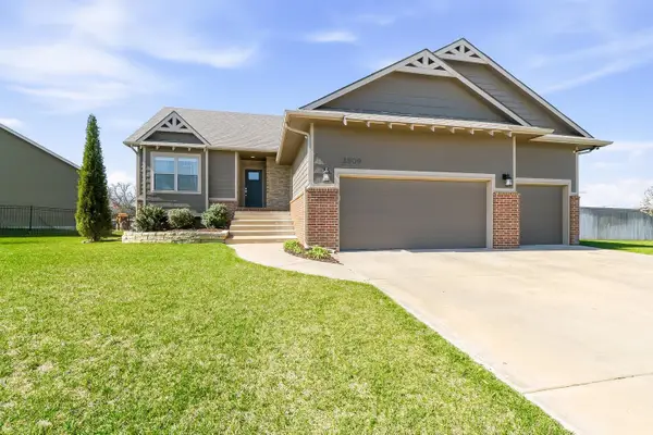 2609 N Sandstone St, Andover, KS 67002