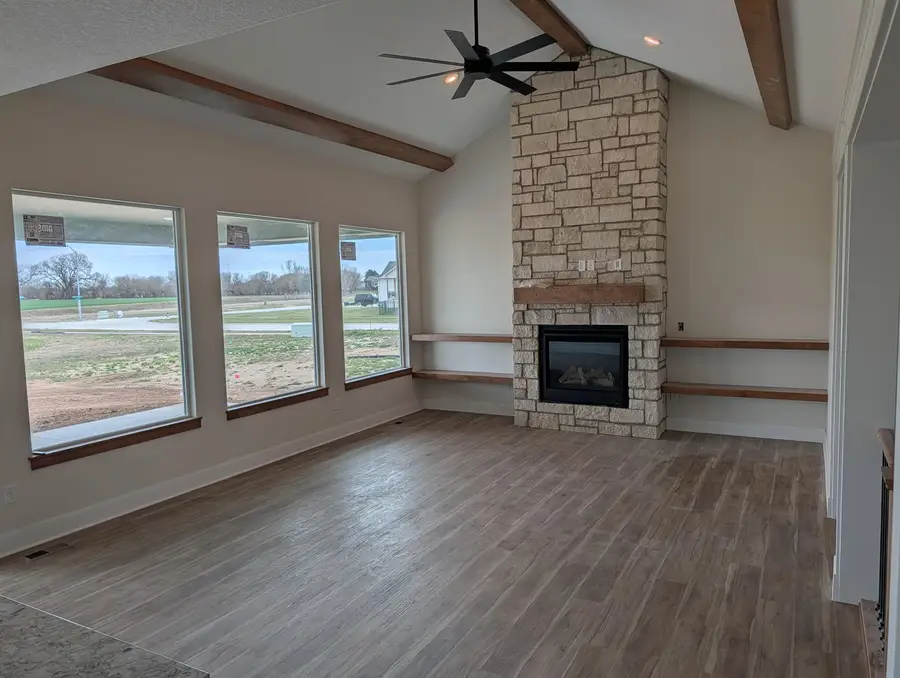 505 Maple Leaf Cir, Newton, KS 67114 - #3