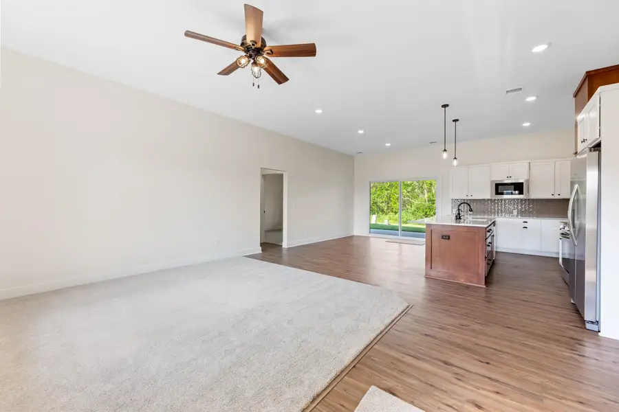 1208 Stutzman St, Halstead, KS 67056 - #3