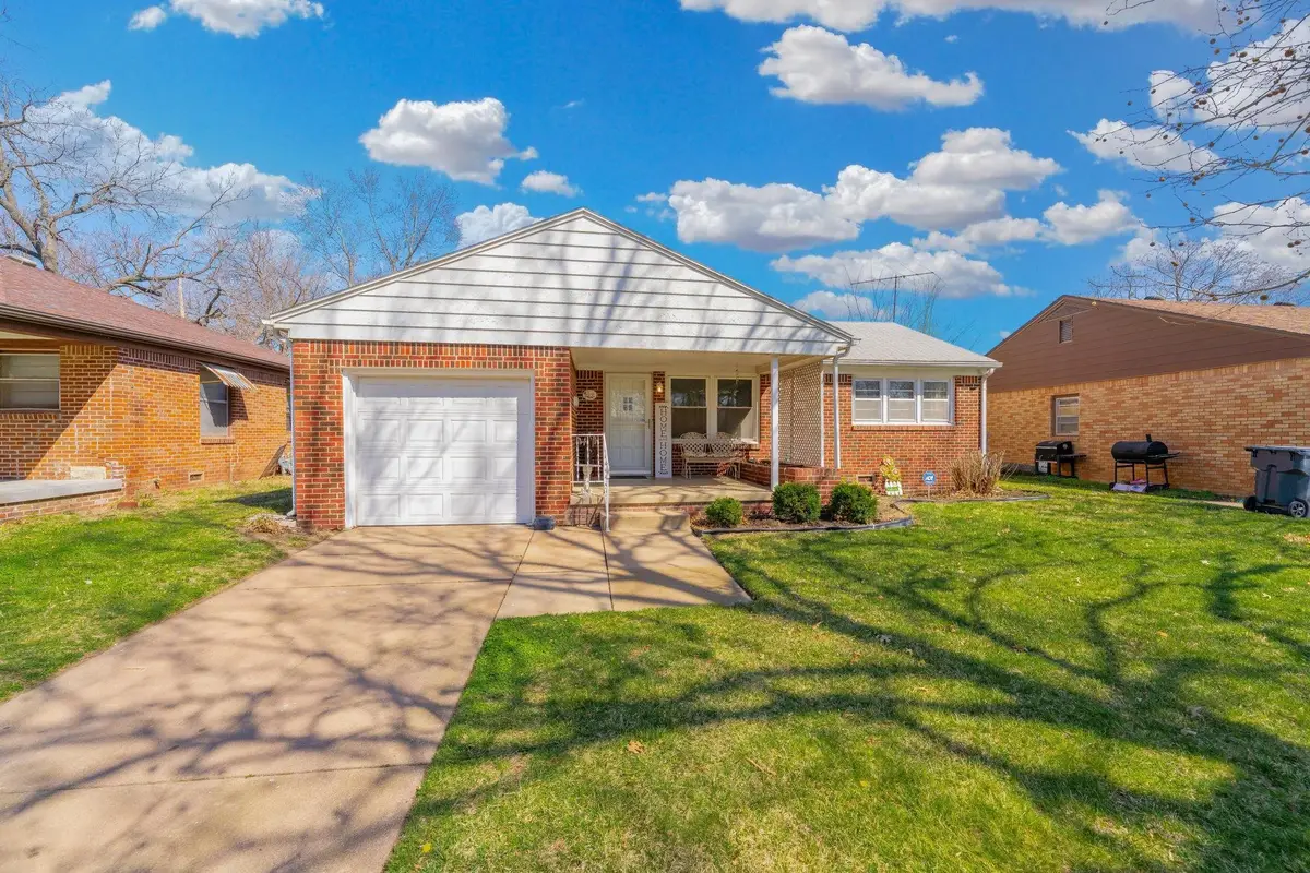 6056 Castle Dr, Wichita, KS 67218 - #1