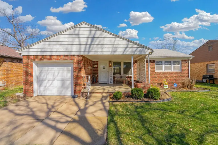 6056 Castle Dr, Wichita, KS 67218 - #2