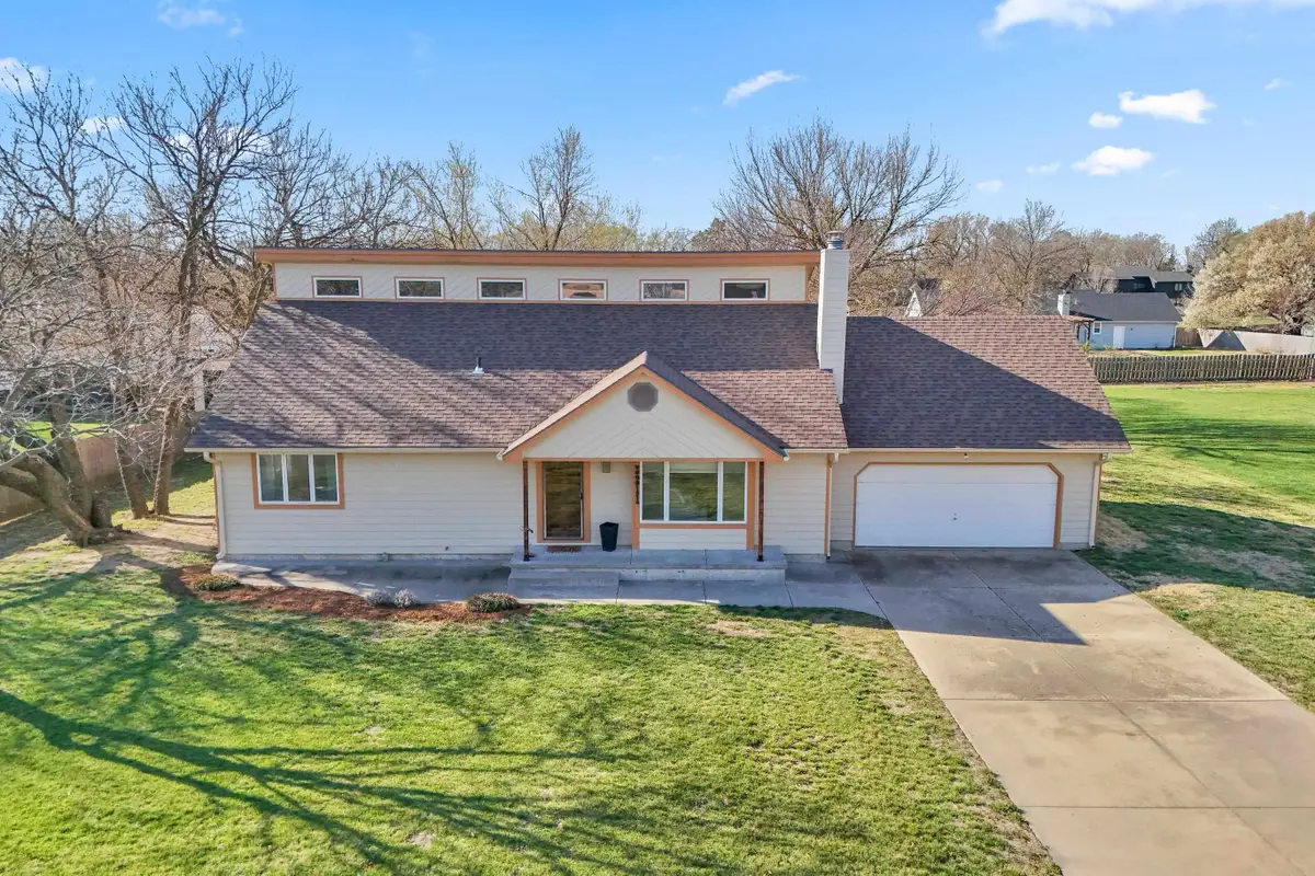 3211 Hidden Meadow Dr, Newton, KS 67114 - #1