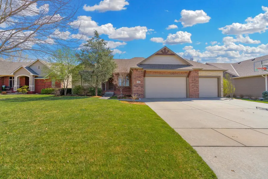 3122 N Brush Creek St, Wichita, KS 67205 - #2