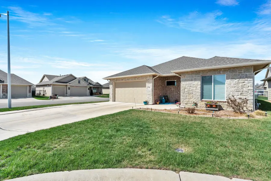 744 N Thornton Ct, Wichita, KS 67235 - #2