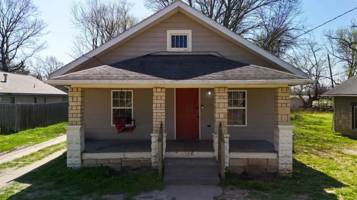 509 W 13th Ave, Winfield, KS 67156 - #1