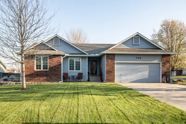 742 E Brent, Mulvane, KS 67110