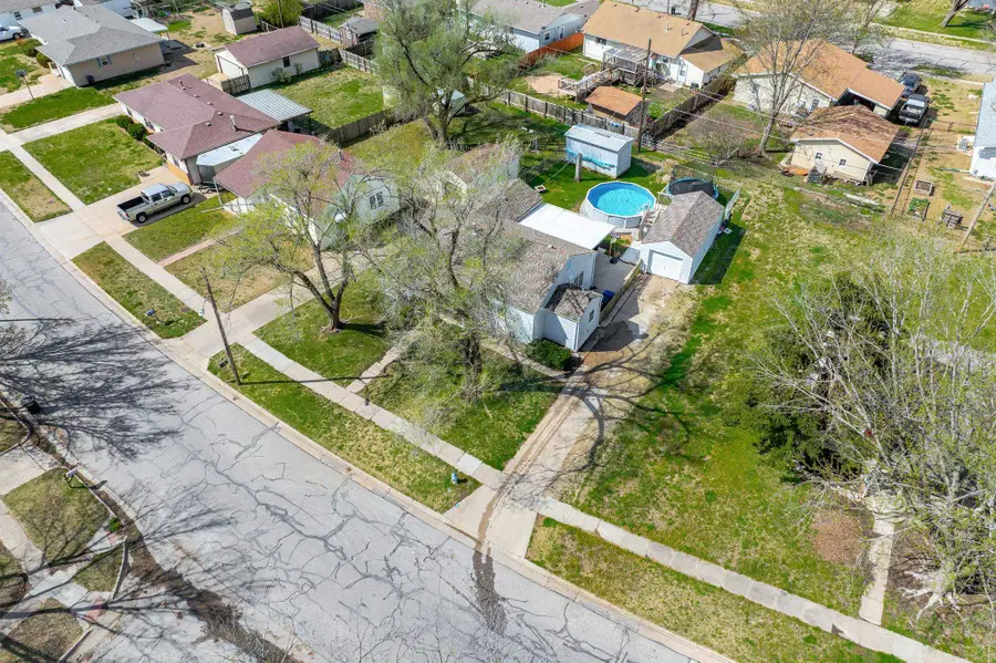 705 Maplewood Dr, El Dorado, KS 67042 - #3