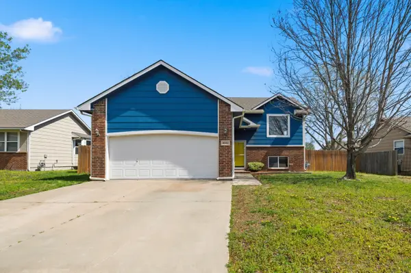 4044 Farmstead St, Bel Aire, KS 67220